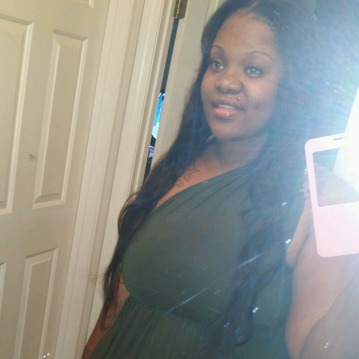 The name is tee and if u dnt kno me u otta get to iam hella koo untill u get on ma bad side but I try to stay sweet calm n collected. Wanna kno mre TWEET ME!!