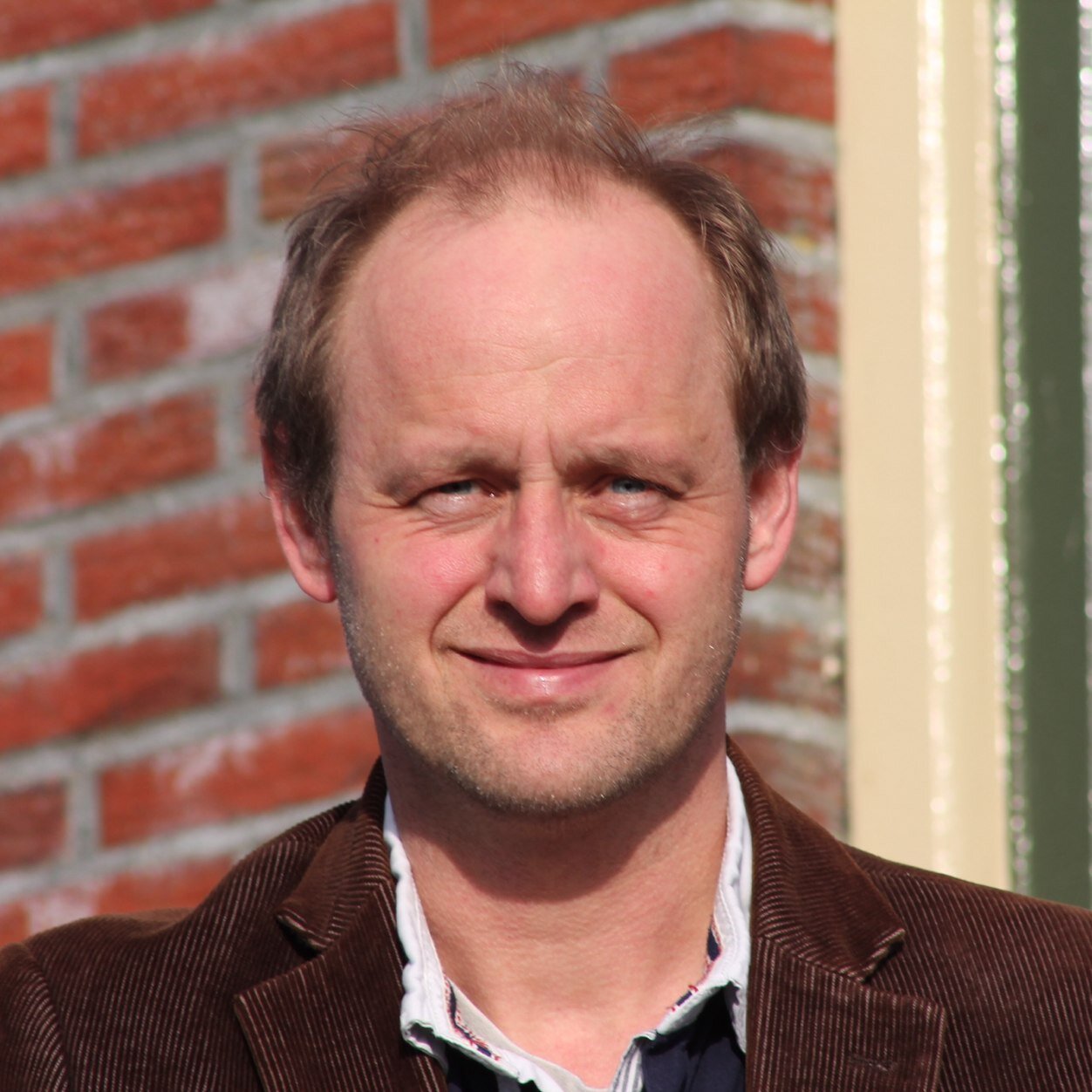 Terminal Manager bij MCS BV en bij IJDT BV. Woont in Zoutkamp. Uit Bedum.