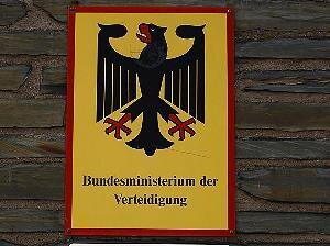 DEF_Minsiterium's profile picture. News-Verteidigungsministerium. Alles rund um Ursula von der Leyen (CDU). Folge gern;