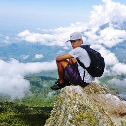 Eu Gosto do impossível, tenho medo do provável, dou risada do ridículo e choro porque tenho vontade, mas nem sempre tenho motivo.