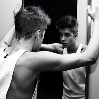 13/4/13 best day of my life. justin is my hero ily