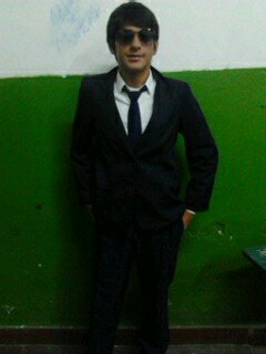 Ser feliz no es tener una vida perfecta.
  Ser feliz es reconocer q la vida vale la pena    vivirla,apesar de las dificultades