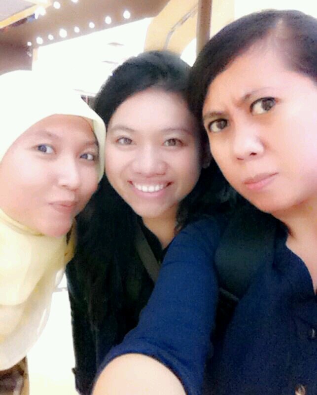 penikmat trio lestari
novel addicted dan travelling