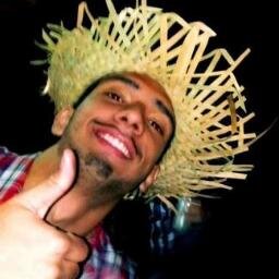 Molém, vulgo Rafael. Advogado. Desde 1993 na área, se derrubar é pênalti!!!!1 rsrsrs
