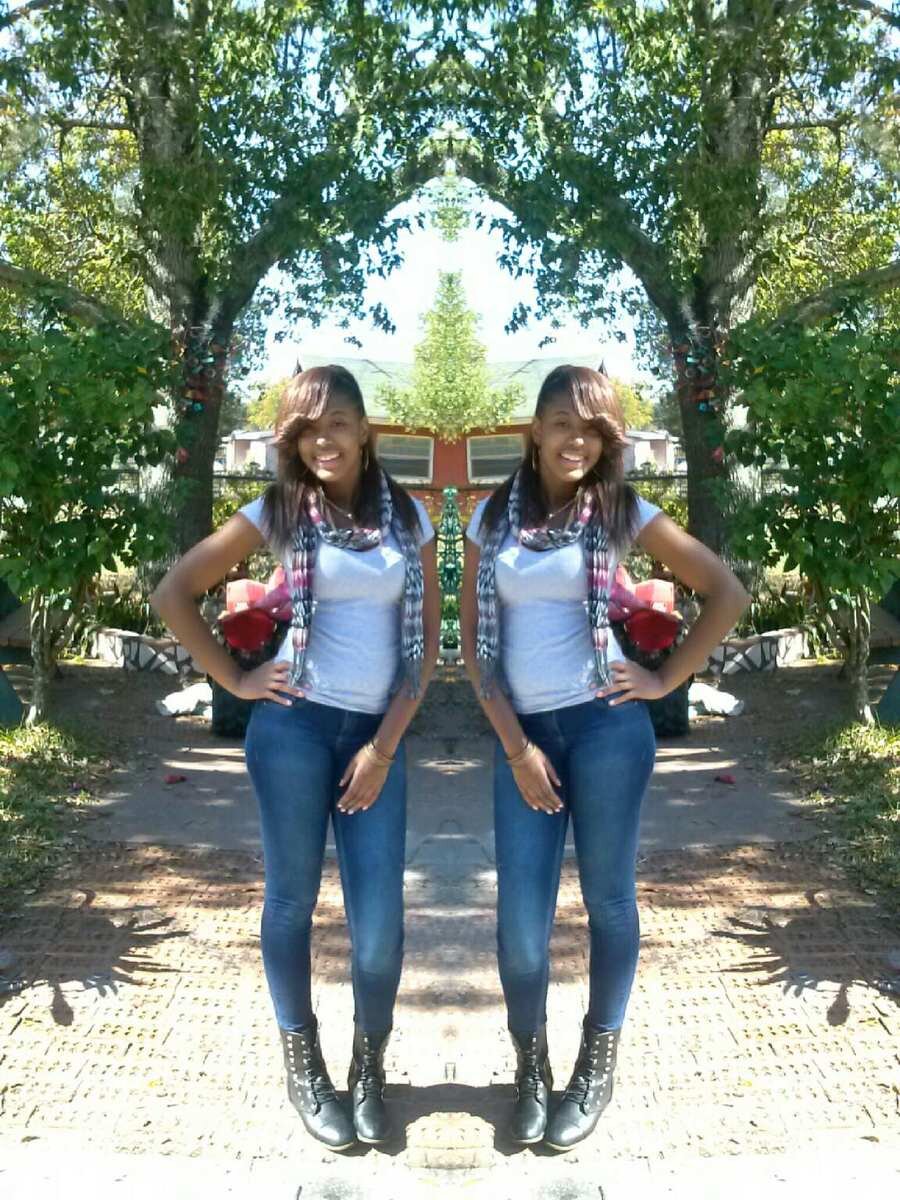 Ciara? Yea Thats Me :) ♥ ` Youu Hoes I Ainn Friendy Wit ; FUCK FRIENDS , They Ainee LOYAL . I Jus FUCK Wit My Set , Follw My Twinn My BackBonee @Prettyah_Lolaa