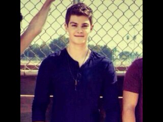 1/3 Restless Road☺ 21 girlband followed. 2013/10/05 zach beeken follows back 2013/10/29 ♥ HIM