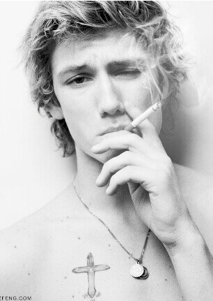 18. ¿Humano?/No me llames Jax si no te lo pido./ Modelo a ratos./ Fiesta y mas fiesta./Bi.¿Amor? Paso de eso{RolLibre}