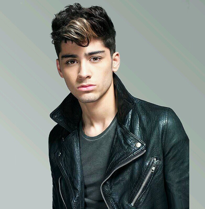 Ciao sono Sara sono ....Una fotomodella e amo,lovvo i MIEI RAGAZZI....Cioè HARRY,ZAYN,NIALL,LIAM,LOUIS e me stessa...bye...follow me and i follow you :D :* :)