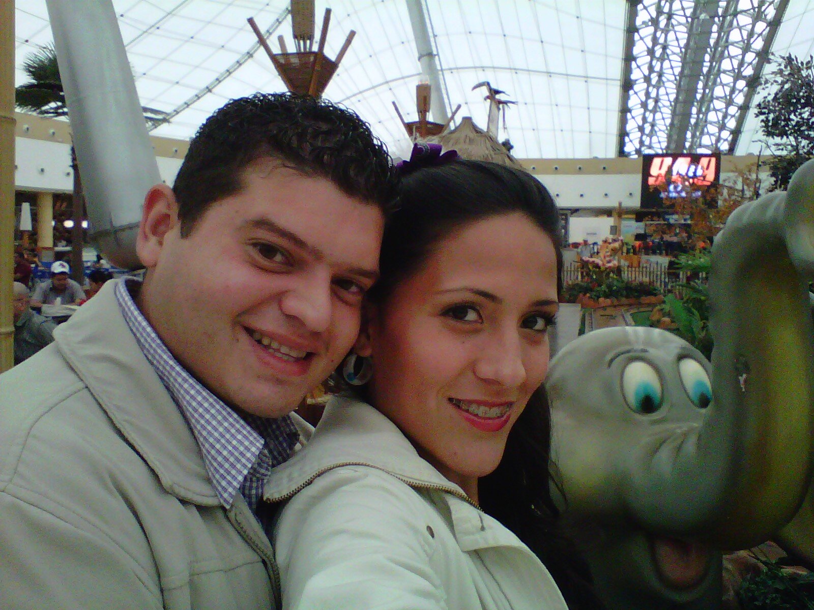 Servidor de Papa DIOS, Lcdo. en Enfermeria, Inmensamente enamorado de mi Esposa y mis hijas, Feliz por todas las bendiciones de nuestro hogar.
