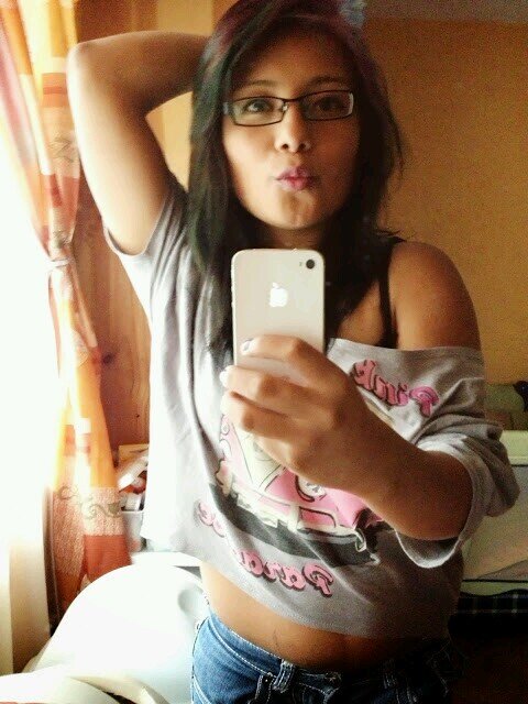 Déjame vivir tus días, beber de tu sonrisa, soñar que sueñas conmigo... Bésame y que espere la vida. . . *ww*