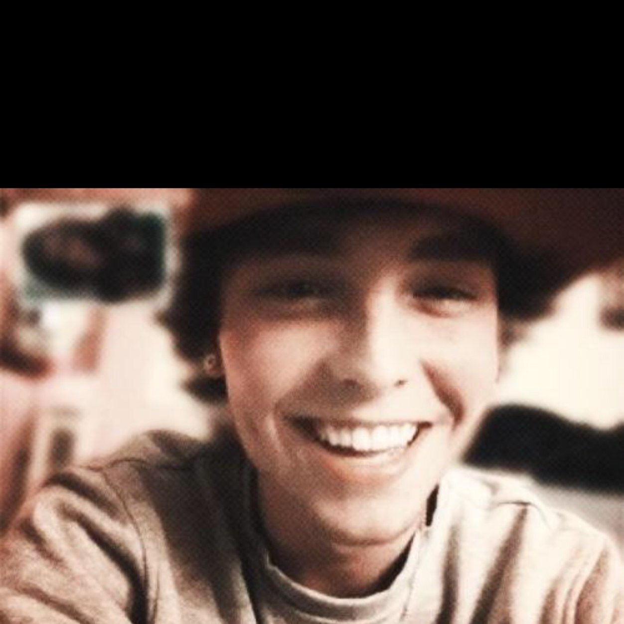 follow @smilelikewesley because of this free follow THANK YOU unfollow this account just spam for #smilelikewesley x