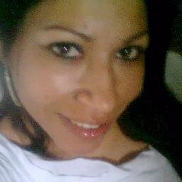 Risueña, espontánea,berrinchuda una chica que por lo general busca el porque de las cosas, preguntona cuando algo le interesa, tierna :)aaaah y amo ami familia