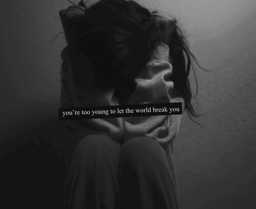 Girl|16|Fat|Anxiety|Suicidal|Cutter|Bipolar|HereToHelp|FakeSmile|ReallyBadSocialAnxiety|Why Cant I Die☃.