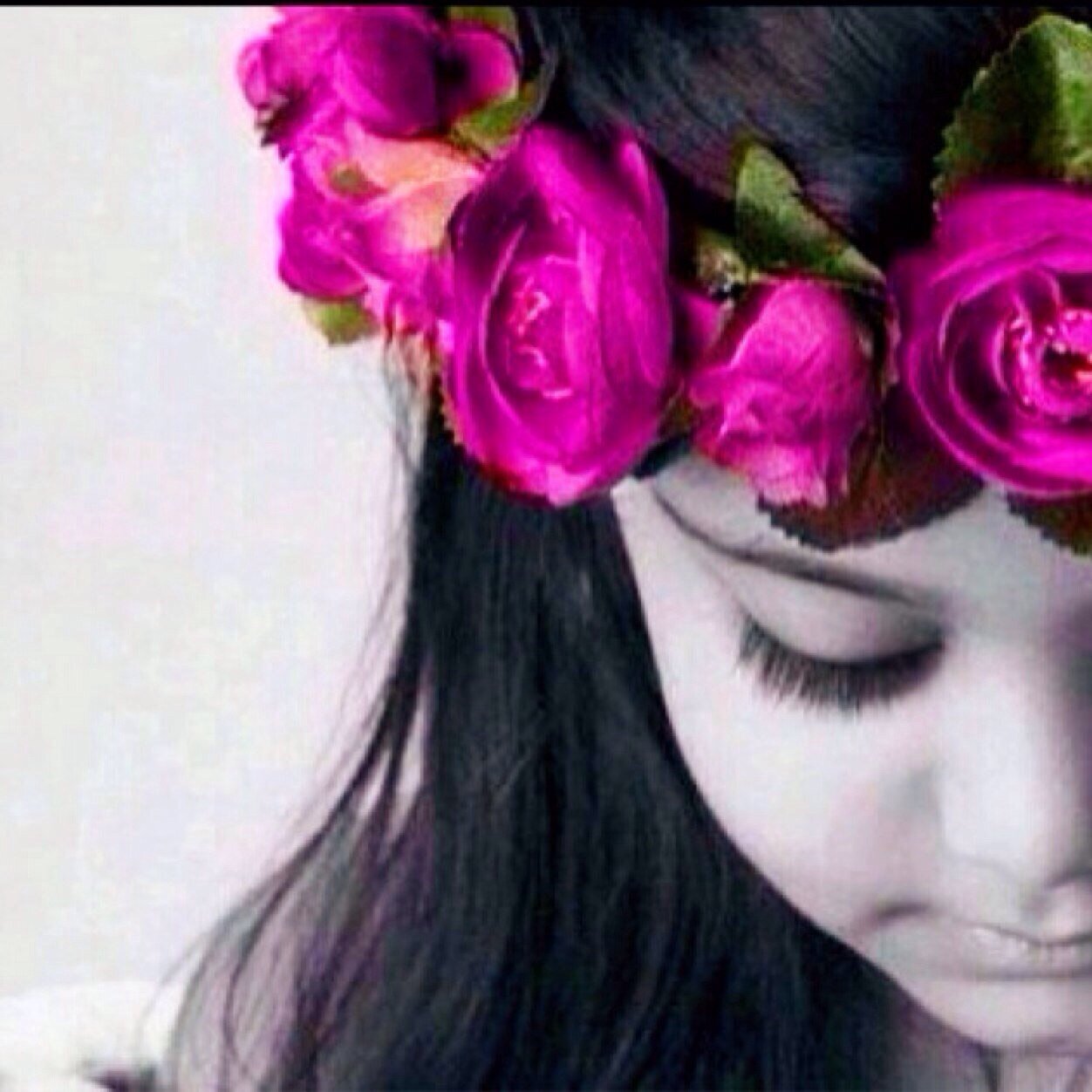 لاَ تَعتَمِدْ فِي حَيَاتِكَ عَلَى أَحَدْ فَإنْ كَانُوا الَيَوم معك غداً لَنْ تَرَى مِنهُمْ أَحَدْ