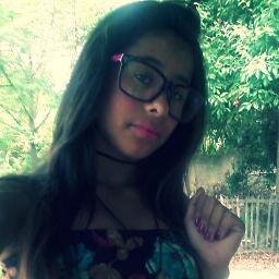 sagitariana ' gosto de comer ' amoo chocolate ' sou colorada  odeio mentira ,traição ' to Apaixonada ' so mt ciumenta ..