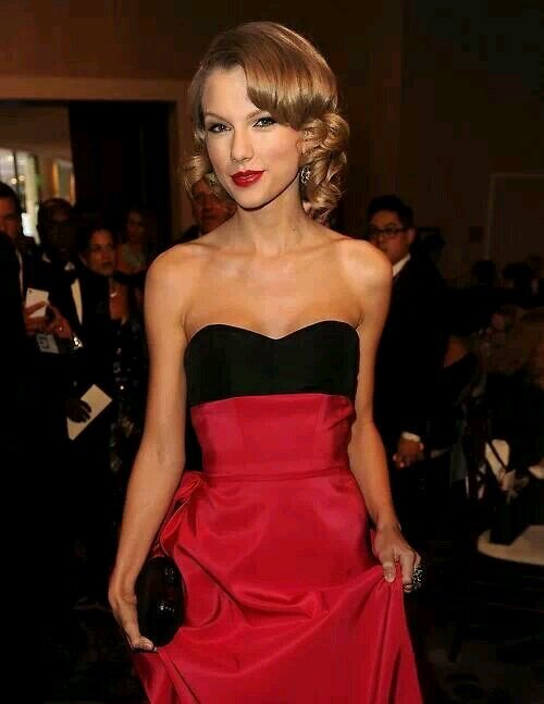 I love @taylorswift13, she is my inspiration, she taught me to speak now, to be fearless, to never be mean and with her I'll be always safe and sound.3