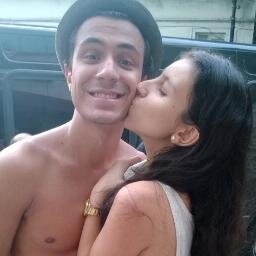 Meu caso de amor um pouco rock'n roll, um pouco bossa nova, metade do que sou...