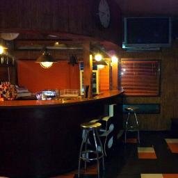 Local referente para todas las tardes y noches jiennenses del año, dónde podrás encontrar fiestas, buena gente y buen ambiente.
 Ven y prueba No te Arrepentirás