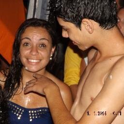 seja feliz , não deixe que ninguem faça nada pra impedir seus sonhos..