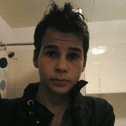 16 jaartjes jong You now my name,but not my story = zag ik bij veel mensen staan dus ik dacht laat ik dat ook maar doen//kom uut zwartemeer en ben er trots op