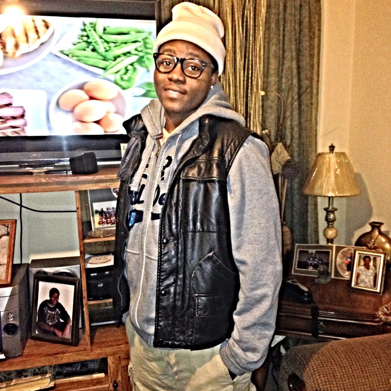 almighty_guwaap's profile picture. 