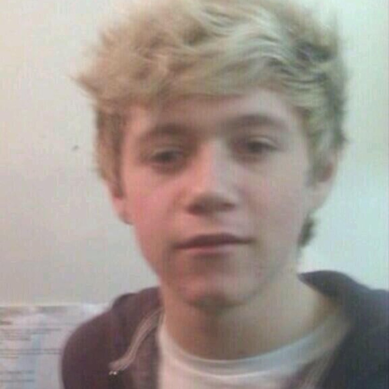 FOLLOW @sniffleyniall PLEASE