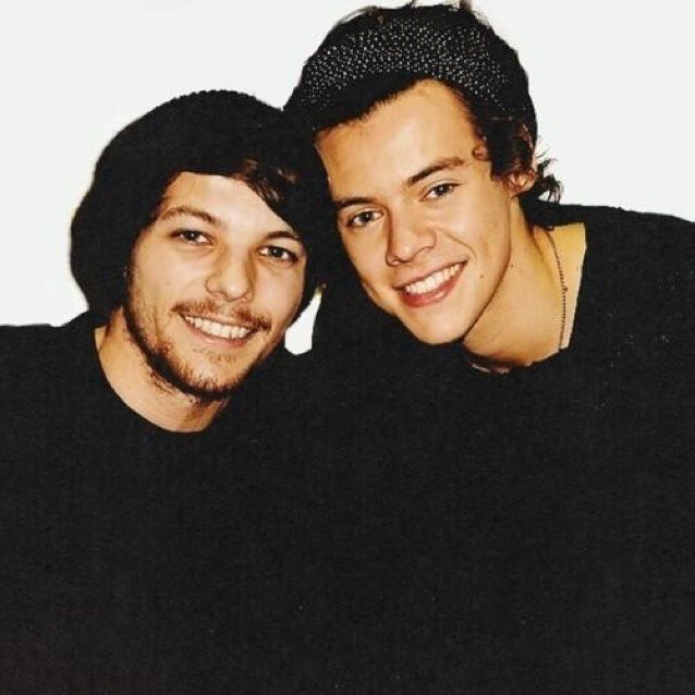 I'm Louis. I love Harry!! He is MINE, touch him... You die. Have a nice day :) WE ARE MARRIED