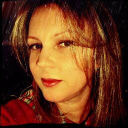 Trago lágrimas, sorrisos, histórias, abraços. Trago momentos felizes, momentos de decepção. Carrego pessoas, amores e desamores, amigos e inimigos.