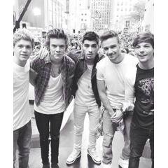 me quiero follar a 1D 
Las princesas no lloran y menos si son las princesas de Niall Horan♥