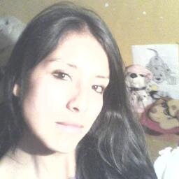 NO CONFÍES EN CUALQUIER PALABRA, SONRISA, BESO O ABRAZO. LAS PERSONAS SABEN FINGIR DEMASIADO BIEN