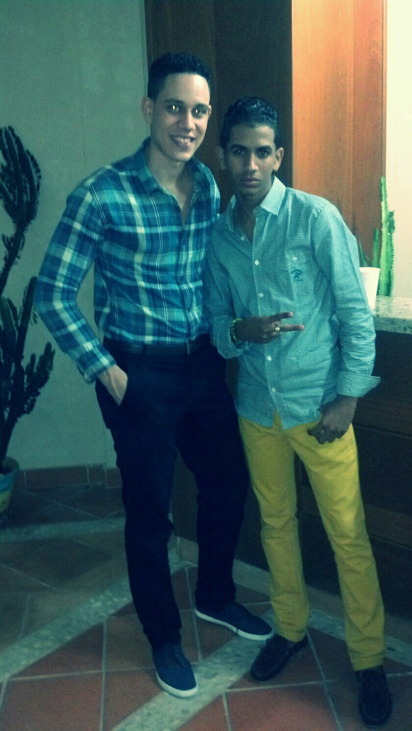 Fb -.- https://t.co/X3rnzvU3Bm 
  - ___- #Amor & Felisidad ! - #JuanCuchy 
  Out - #BaraHona -  Pero CLabellinero #En La Sanqree