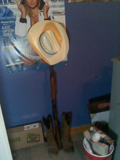 im a muddin huntin fishin rebel kind of guy aint nothin better than the south and my beautiful girl its a southern thang