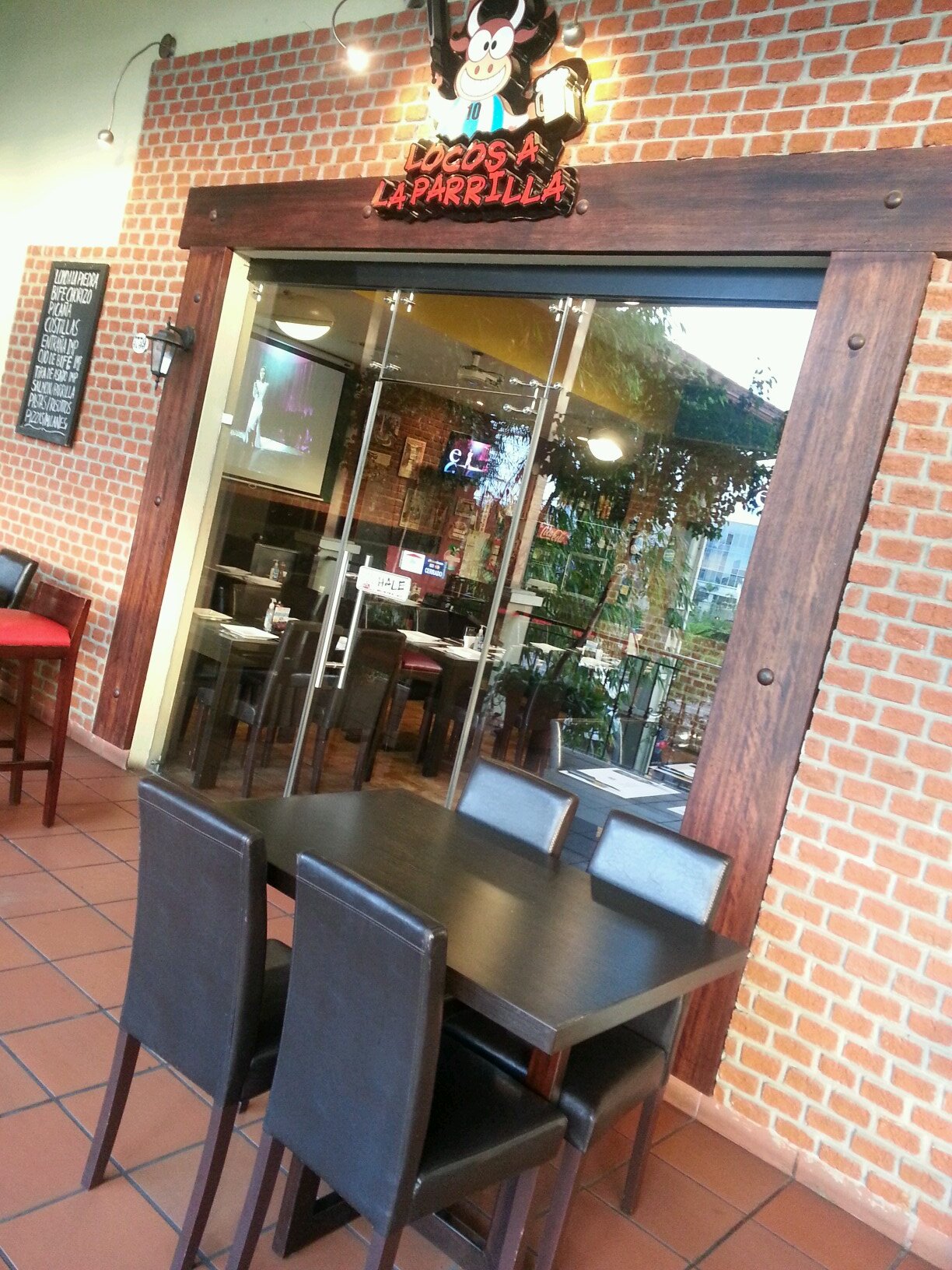 locos_parrilla's profile picture. LOCOS A LA PARRILLA. Un restaurante al Estilo Gaucho; Lo invitamos a formar parte de nuestra historia. Reservas al: 04-2-830072 -0997375156.