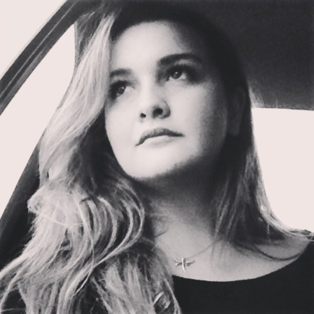 esravci's profile picture. AÜ• Research Assistant / OMÜ • Fine Arts Education PhD. Stu./ Graphic Designer / Photographer