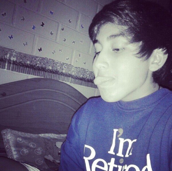 carlos/bboy/chile/14 años/weon/feo/lindo/ojoscolormiel/alegre/amigable/heterocurioso/chao.