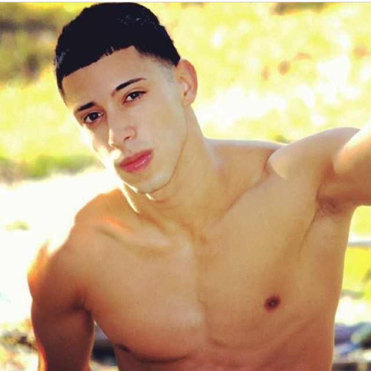 Tweet whats real,Model,Rock-climber,Scuba-Diver, lifes a crazy ass adventure...Born at a young age!, still livin,FOLLOW my Instagram/kik @juniorodriguez08