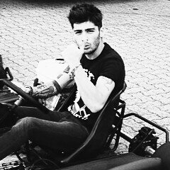 i just gave you a free follow. so please follow @cheekyzaynie  thank you!