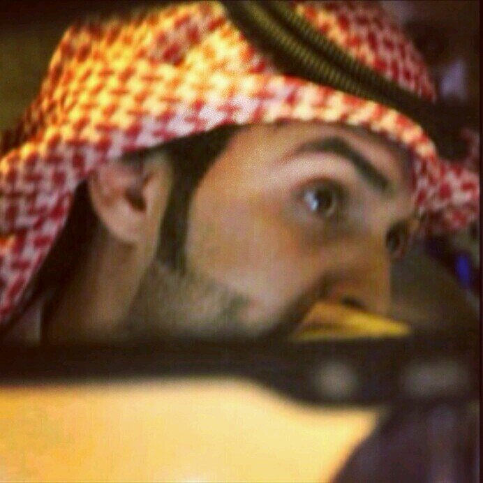 ‏‏‏‏‏‏‏وان غفى جفني      تراك انت الاخير - وان صحيت      انت اول ما يطري علي .