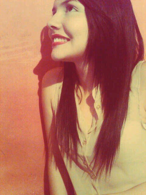 20. Distraída por naturaleza,  Soñadora, Optimista, Fanática de las sonrisas y los buenos momentos..@KingJames ♥