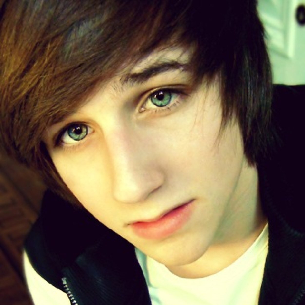 The name's Aiden. I'm 17. I live on the streets. In love with @JusticeAndSass Full bio- http://t.co/OBLnFl9FJ5