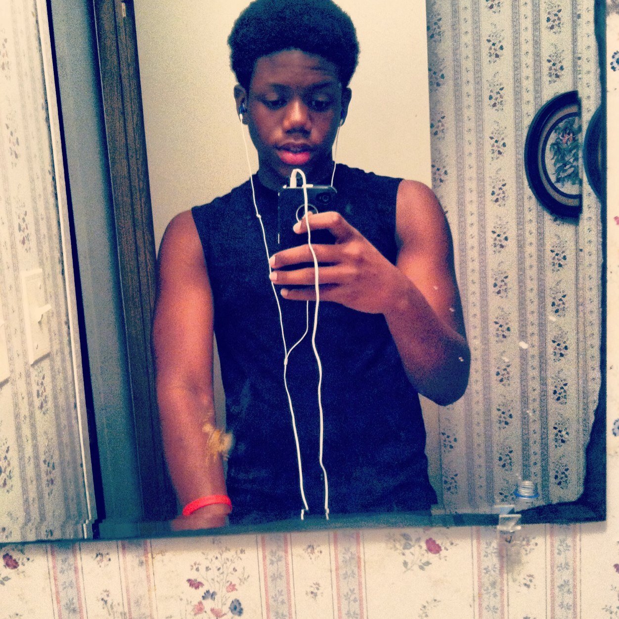 Follow me if u want. You aint gotta.
