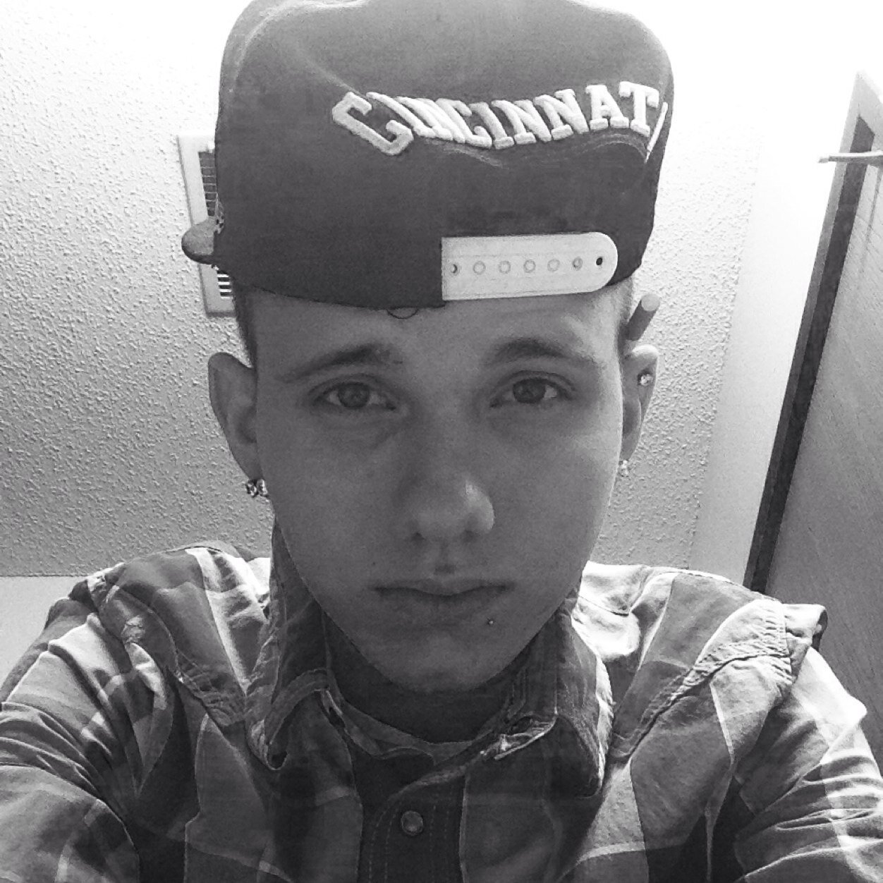 JoshMuhfucka's profile picture. Hit me up