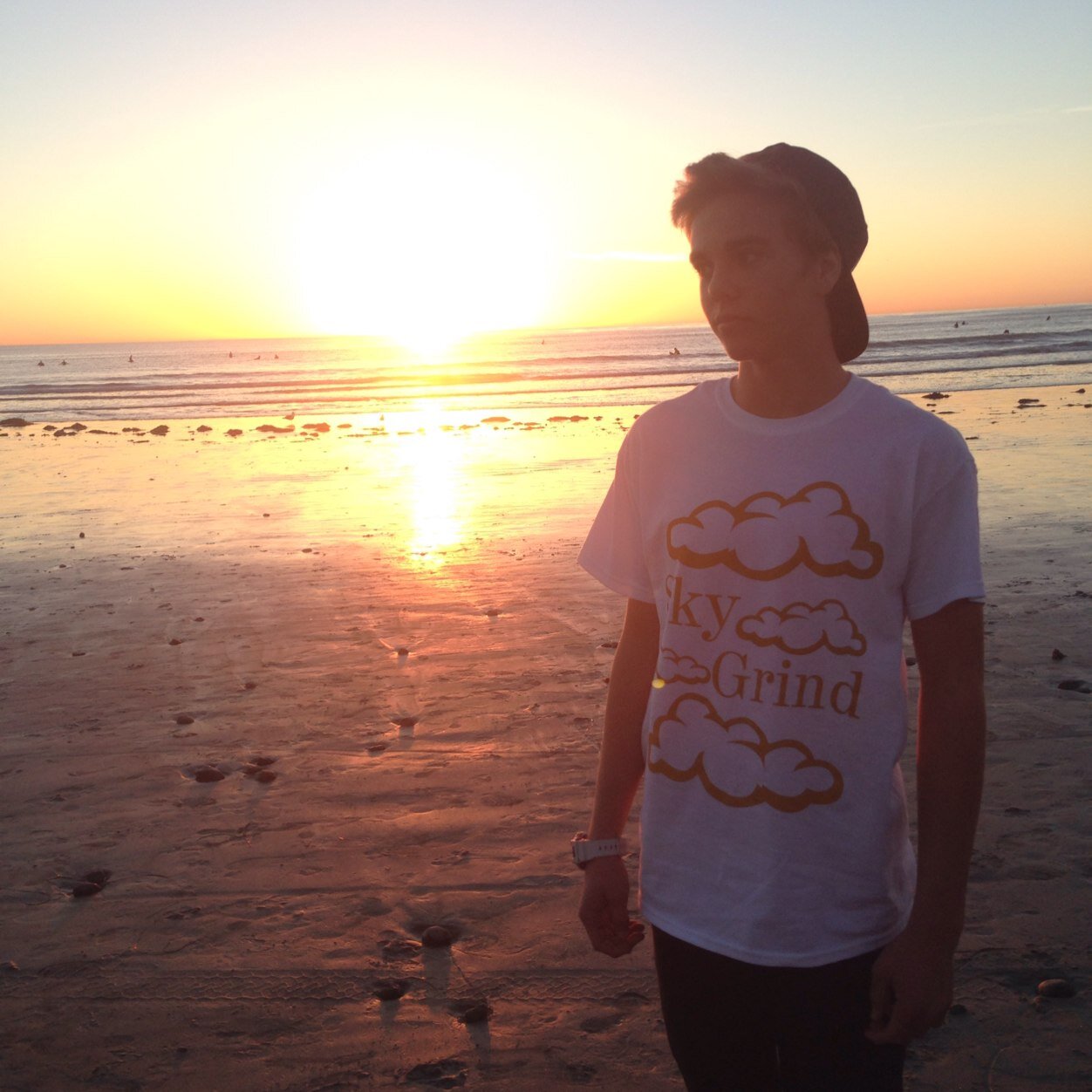 SkyGrind.Co out in cali starting up a new company and hoping to get the name out so pls spread the word
