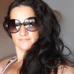 Quando eu não tiver forças para segurar em suas mãos Senhor...peço-te que não soltes as minhas. Me sigam, sigo todos de volta...beijos   http://t.co/JCIaoZqB7u