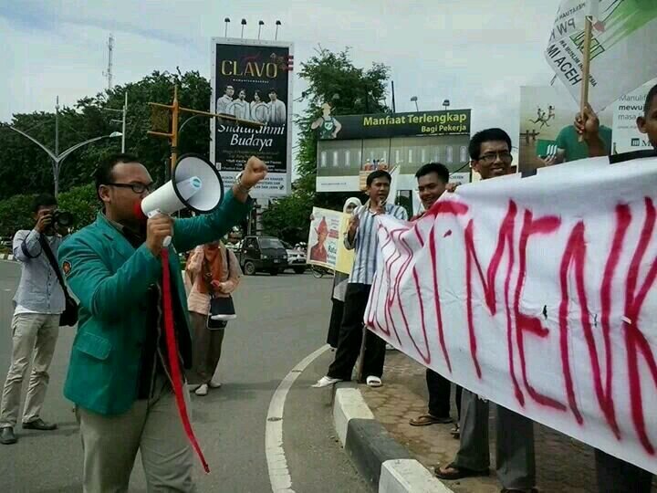 Presiden Mahasiswa Universitas Syiah Kuala | @bemunsyiah_ 2014 | Untuk Unsyiah, Aceh dan Indonesia | FKG Unsyiah 2010