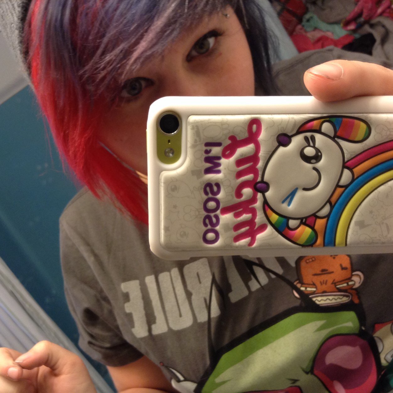 owo umm.. i like bands, ramen, warped, and my kitty rose o.o