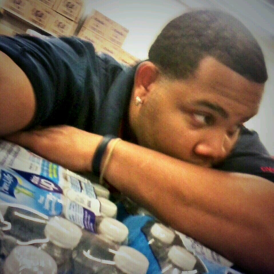 Im a cool dude. im laid back, i really aint with that drama its a waste of time..i like music, marching band to be exact. wanna know more just ask..