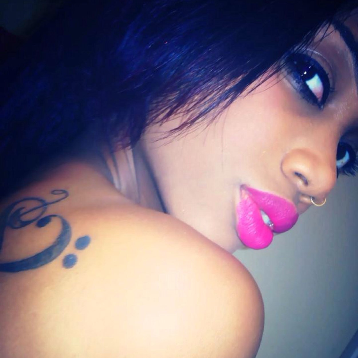 QueenhoneyChe's profile picture. i will always be ontop of an ugly bitch this hierarchy shit is real