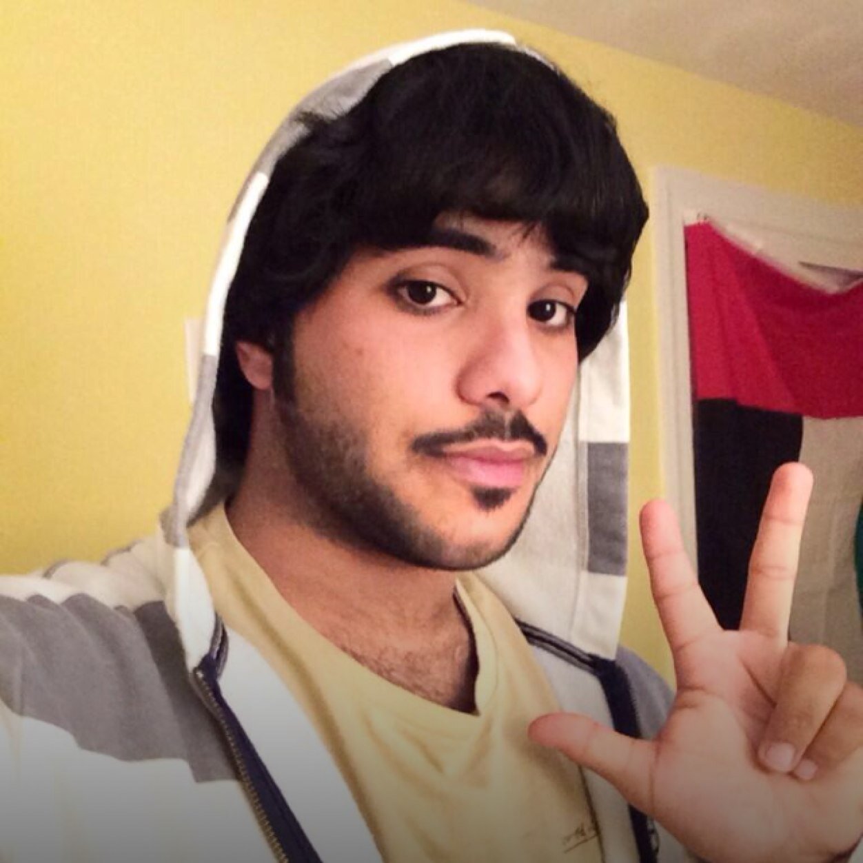 Dont let idiots run your life .
 Insta: sam_almansoori.
 'خذ من ﺂلحيآھ ﺂلشيء ﺂلذي يسعدک وبآقي ﺂﻟﺂمور ﺂتركہآ تآتي كمآ كتبہآ ﺂللھ لک ♡