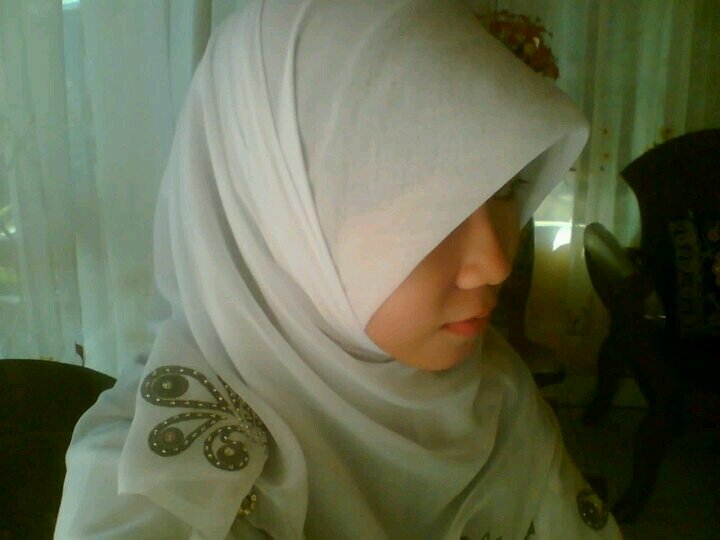 Seperti manusia yang lain aku menjalani hidup sesuai fitrah manusia  dgn memanfaatkan pemikiran & perasaan yang diberikan Allah. ~ Apothecary ​~♥biru (⌒˛⌒)
